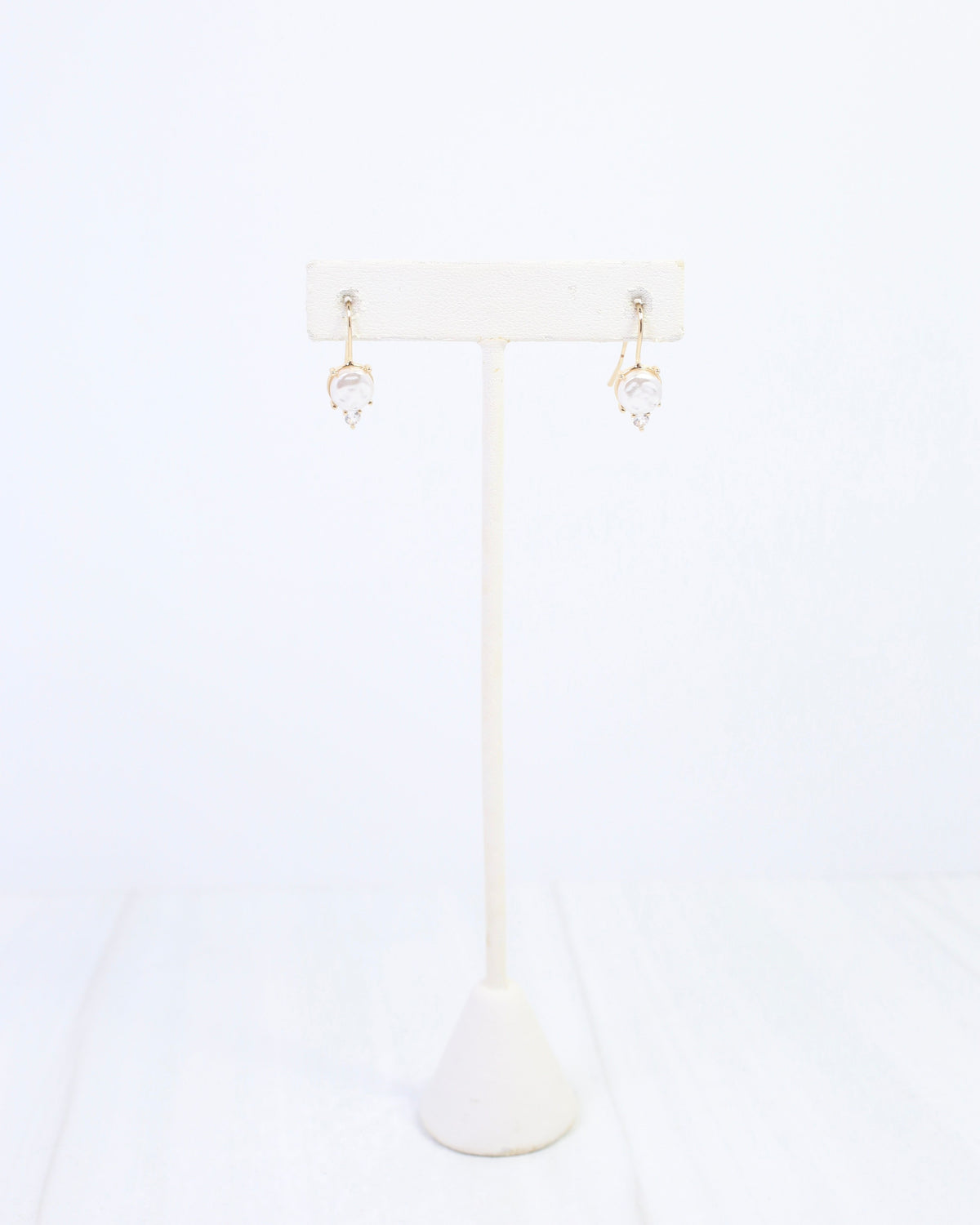Makayla Pearl Hook Earring WR Gold