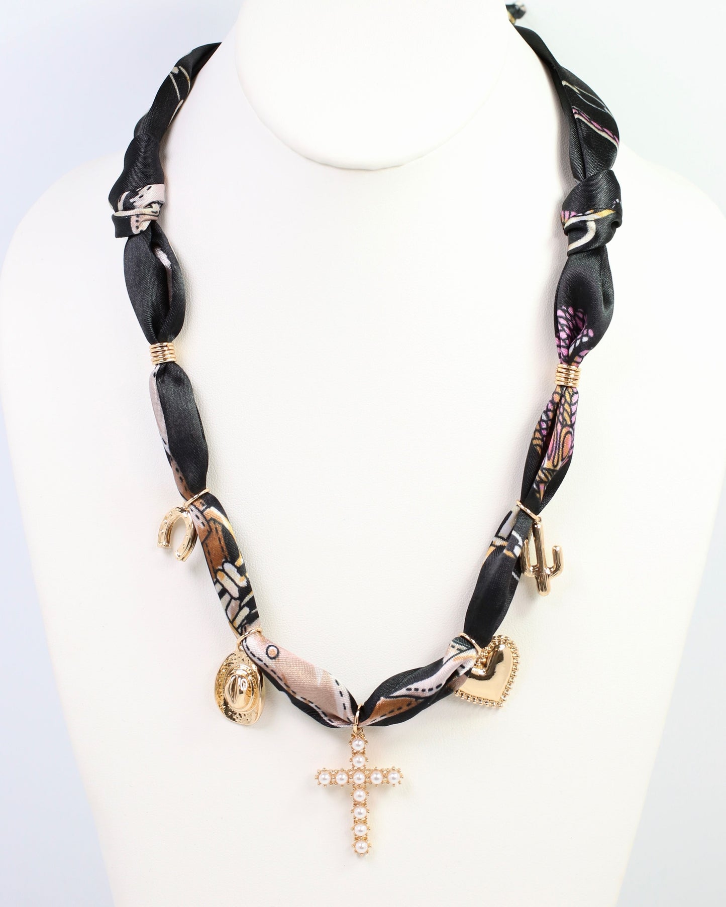El Monte Western Charm Scarf Necklace Black