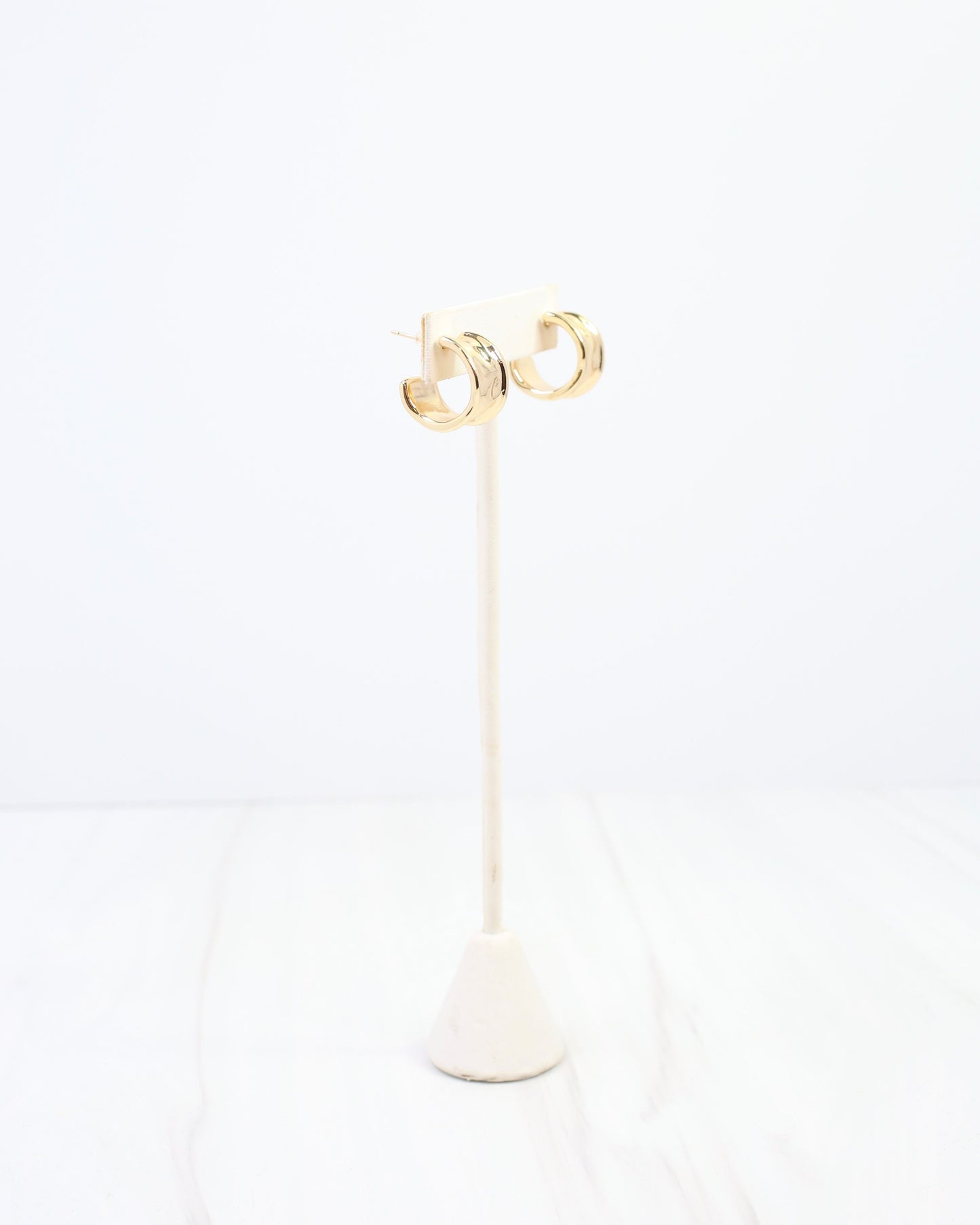 Port Gibson Hammered Hoop Earring Gold