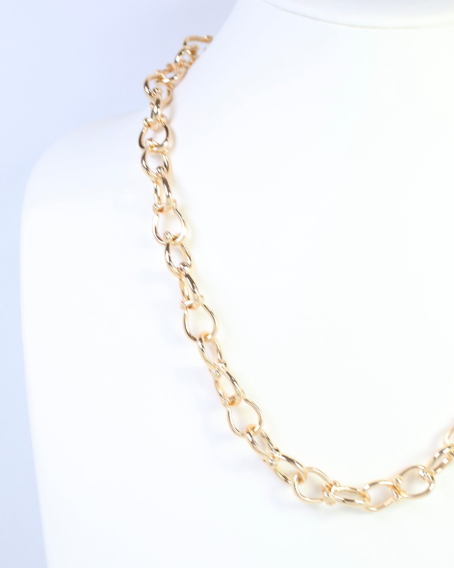 Jessa Horsebit Link Necklace Gold