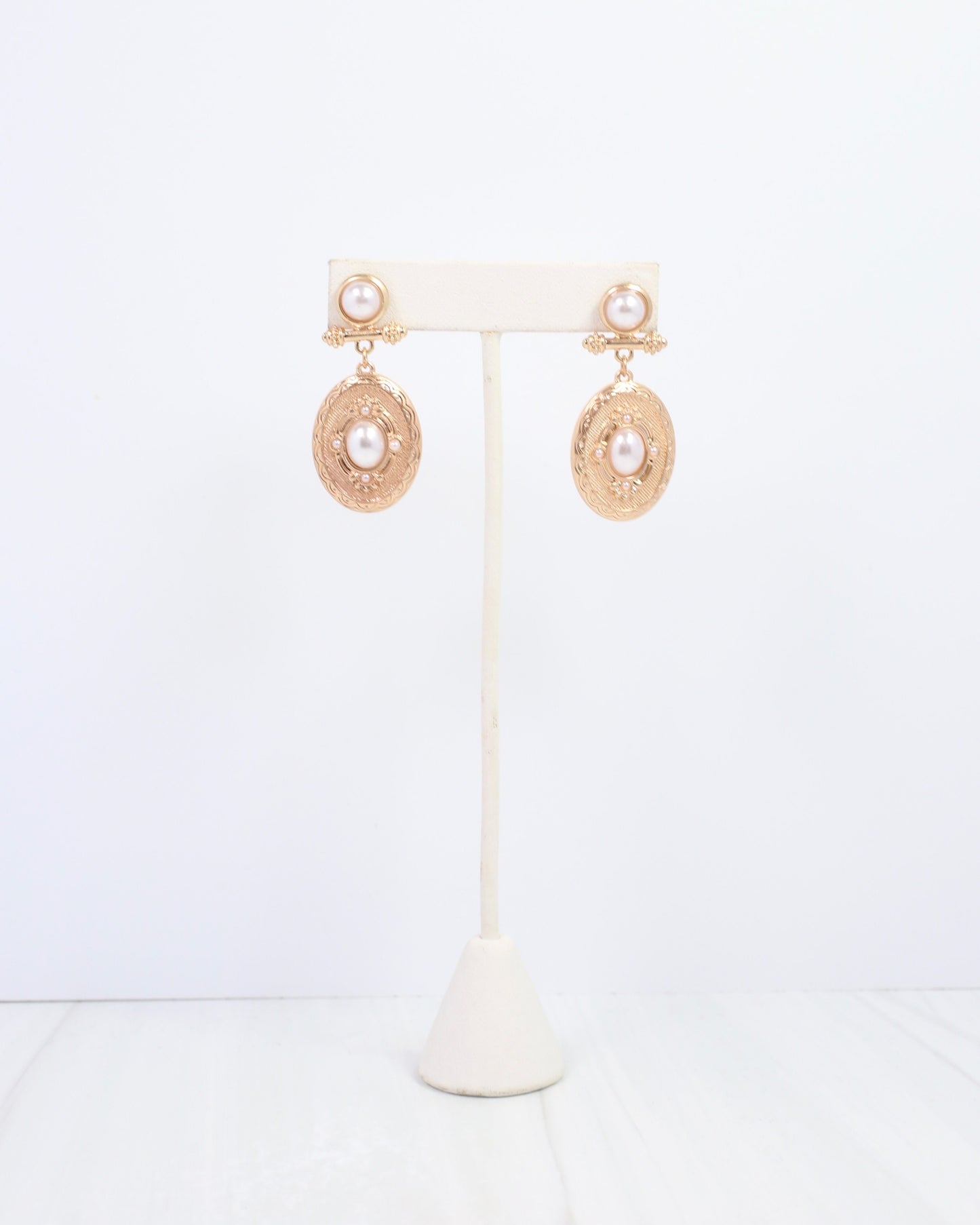 Beyan Oval Drop Earring Pearl