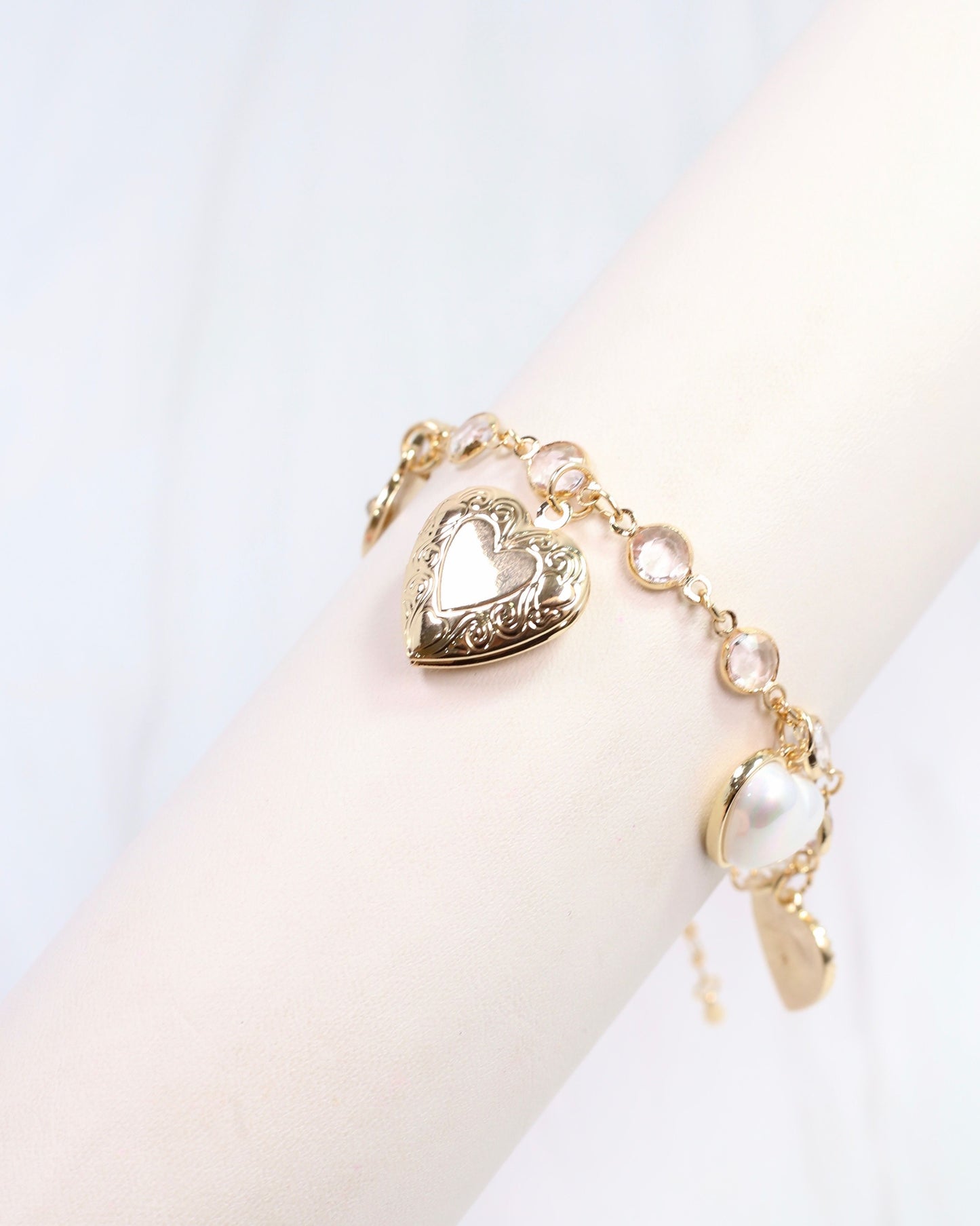 All Hearts Charm Bracelet Gold