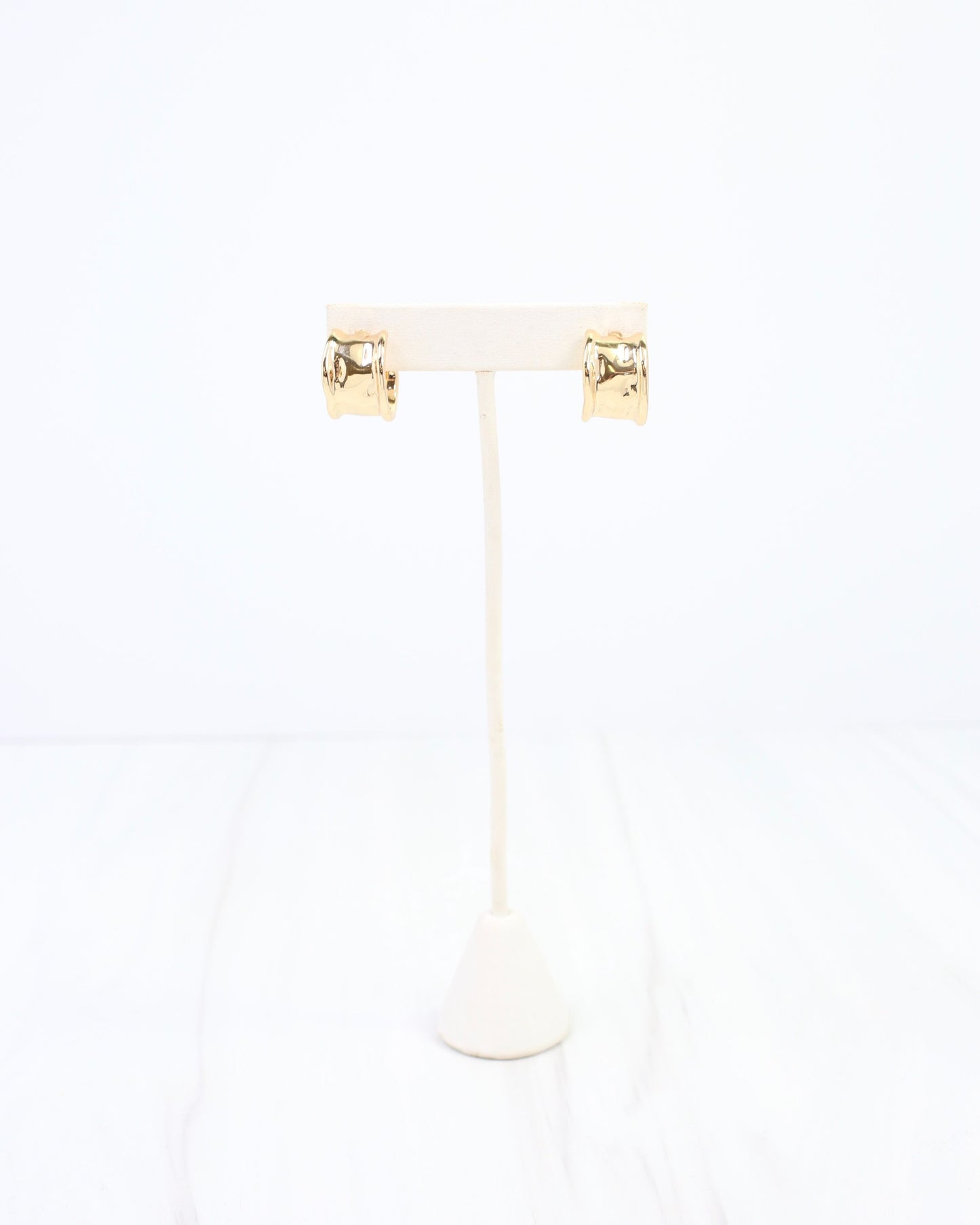 Port Gibson Hammered Hoop Earring Gold