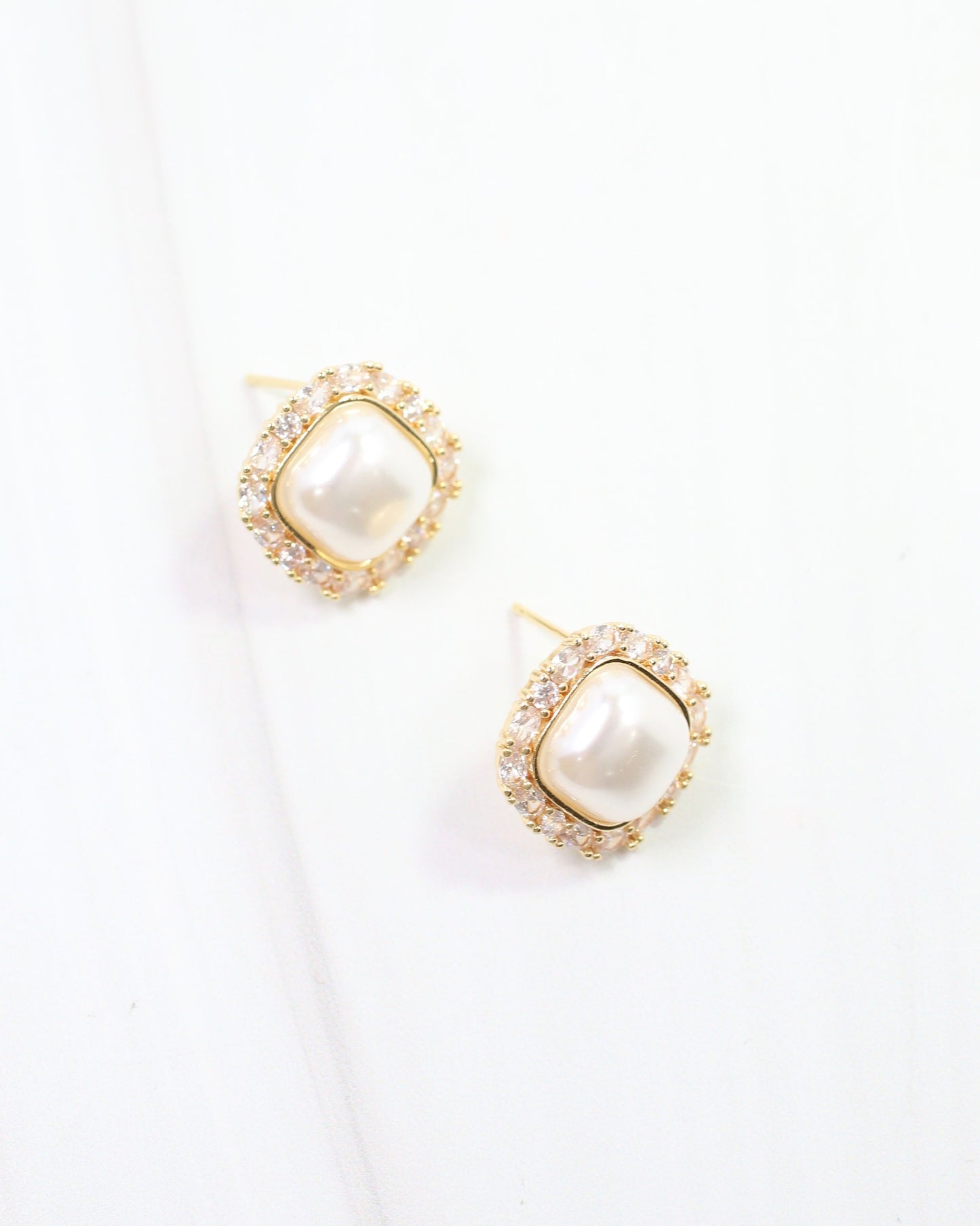 Bethany Pearl Stud Gold