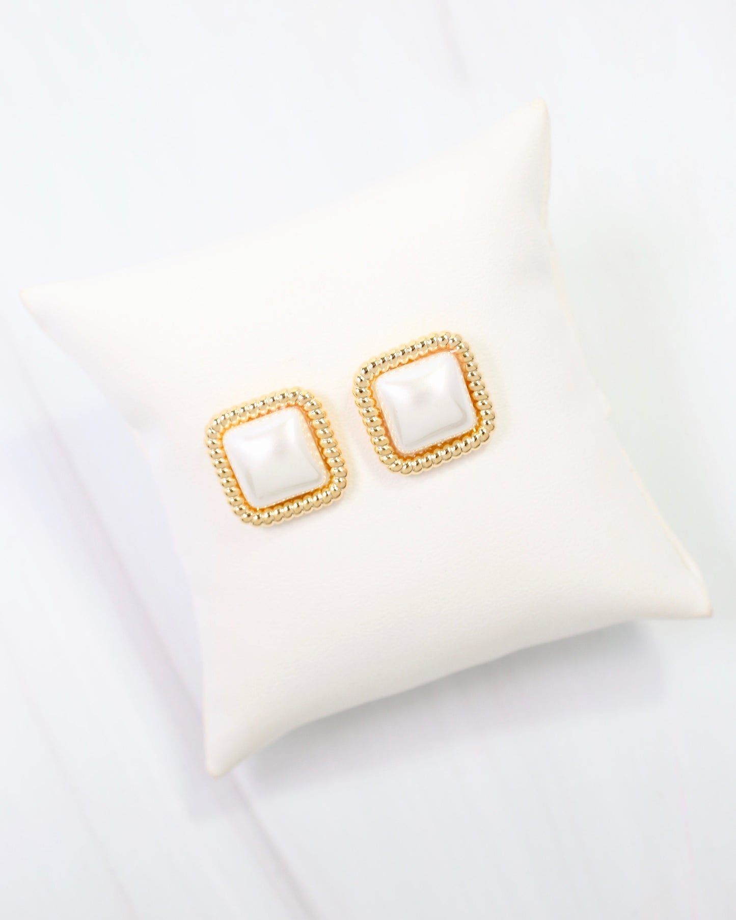 Owensboro Square Pearl Stud Earring Gold