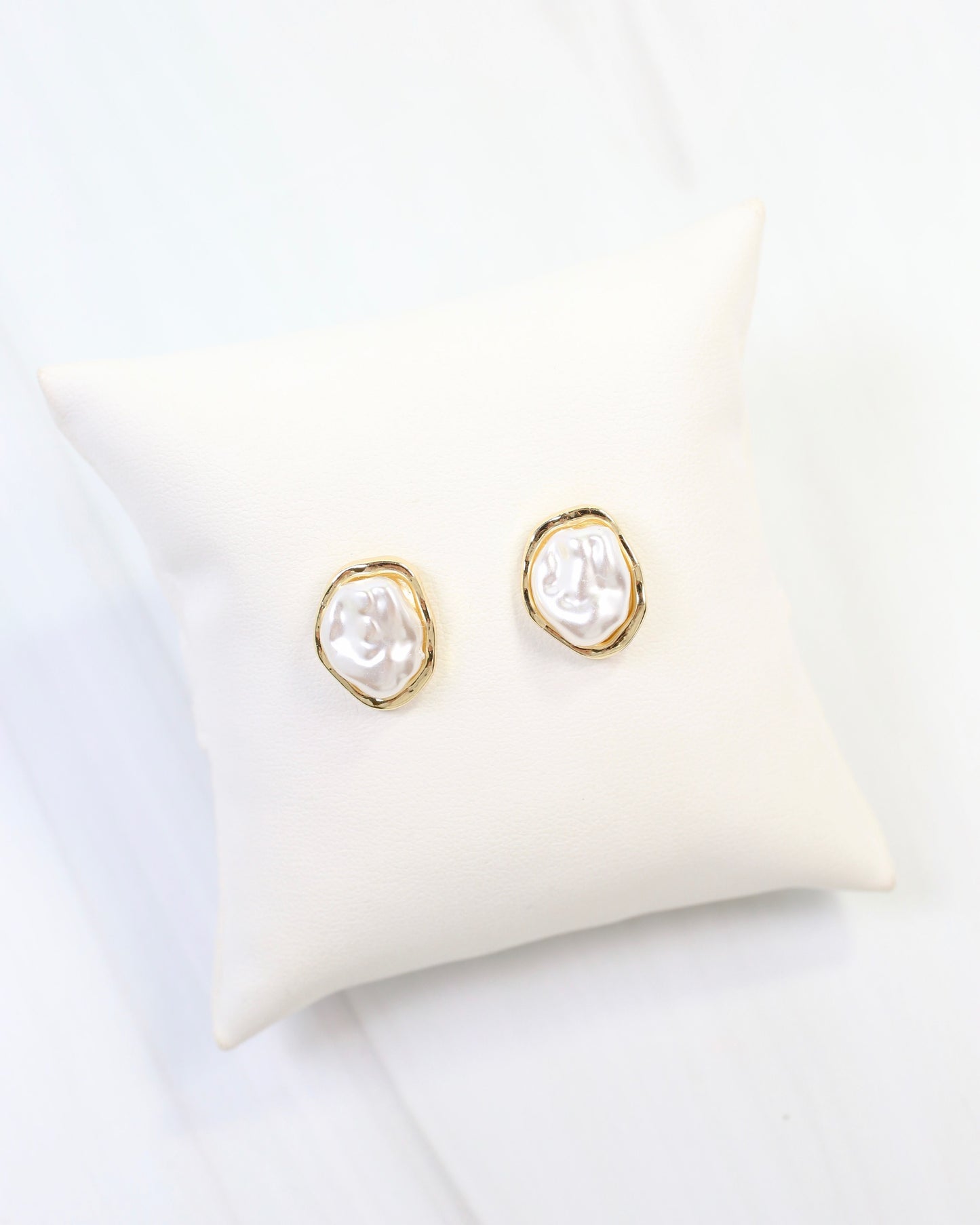 East Aurora Pearl Stud Earring Cream