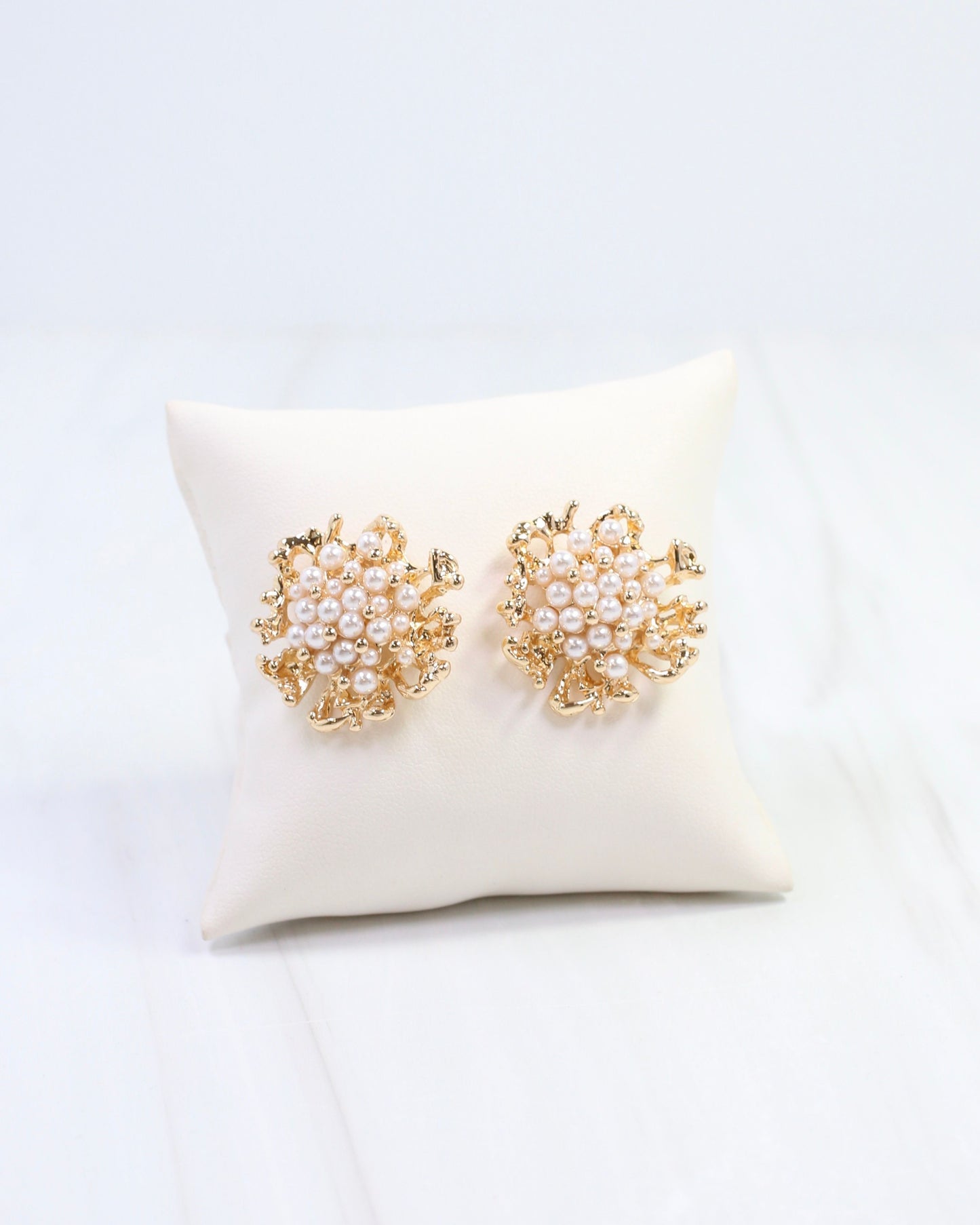 Juno Pearl Cluster Post Earring Gold
