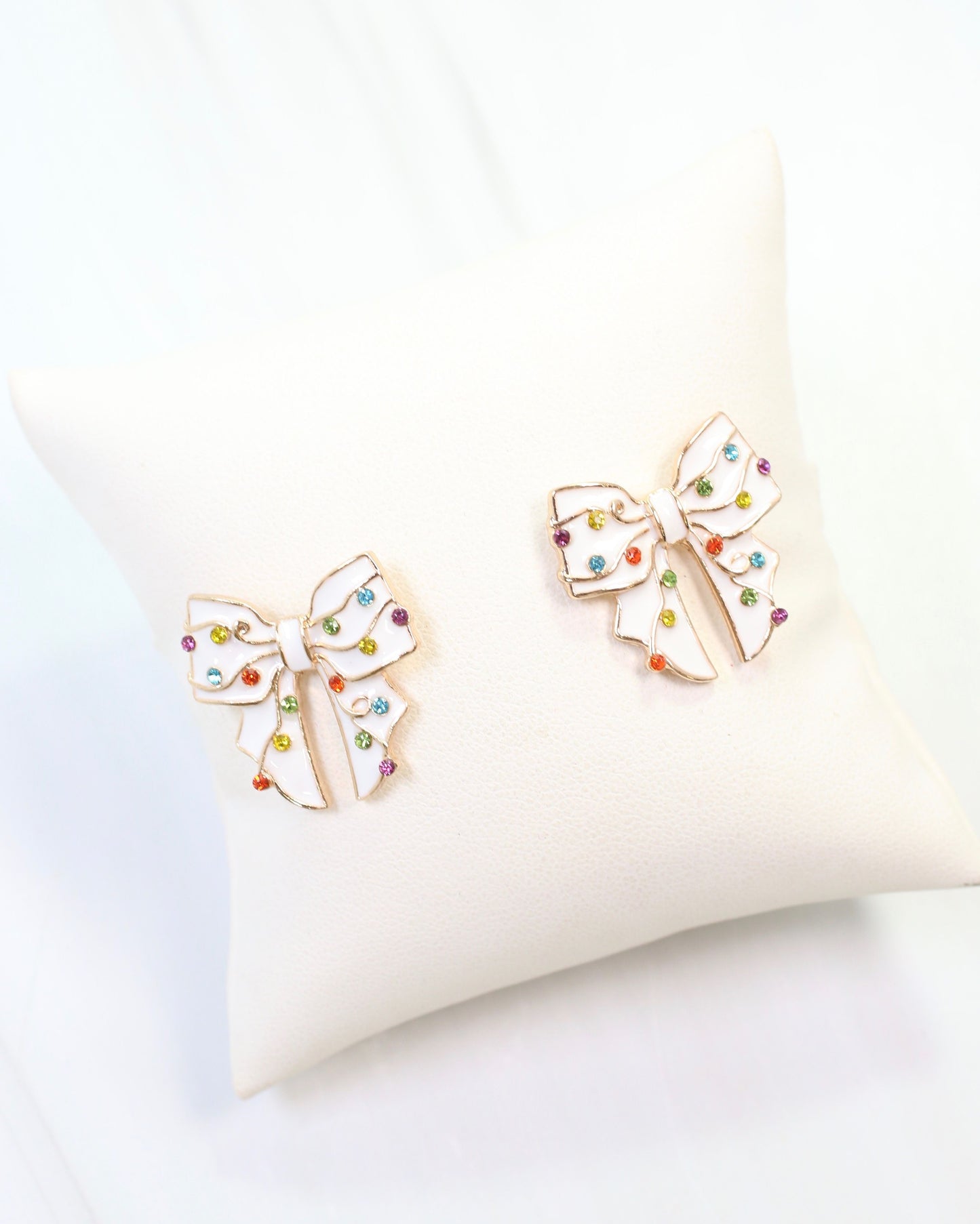 Blitzen Bow Stud White