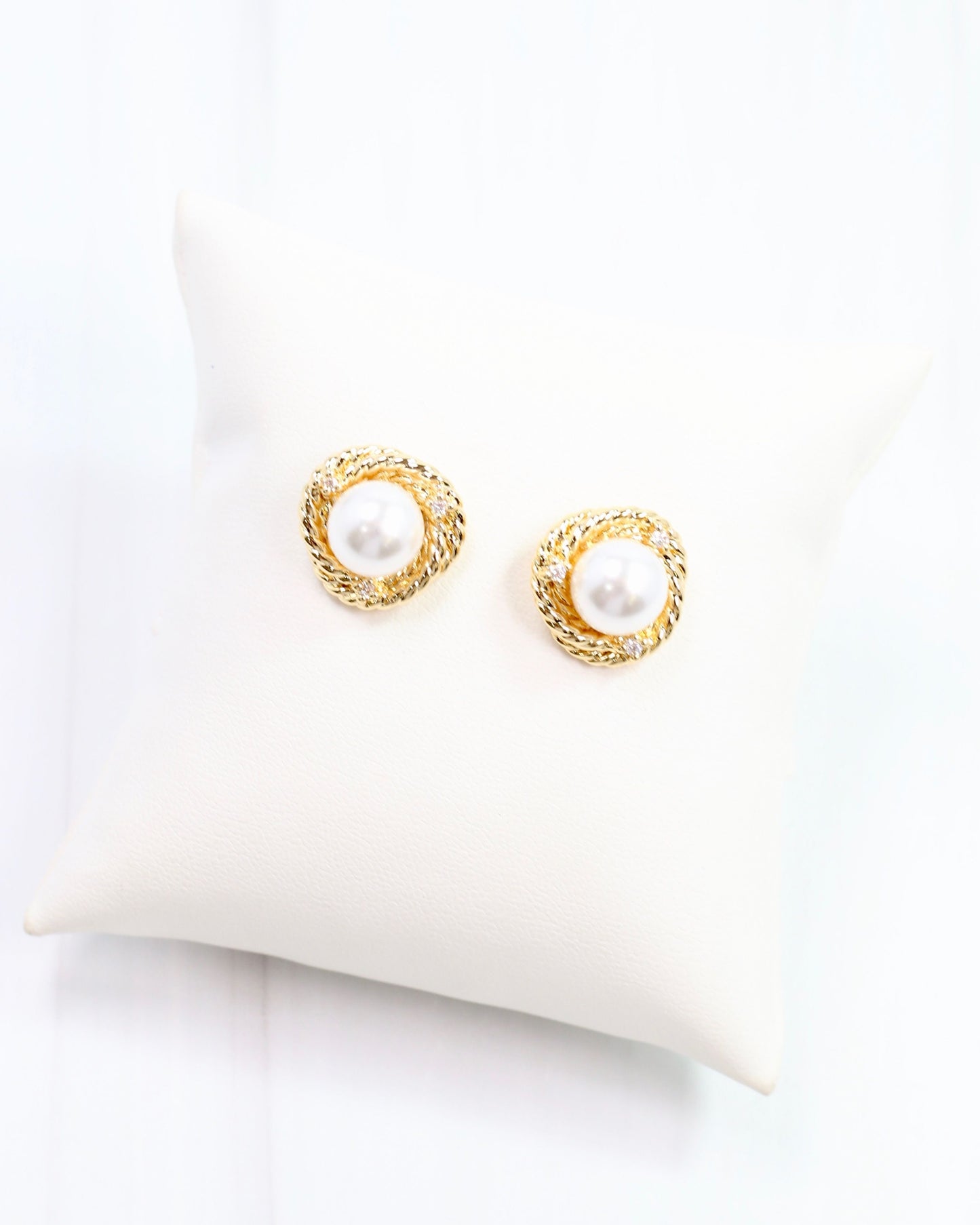 Karie Pearl Stud Earring Gold