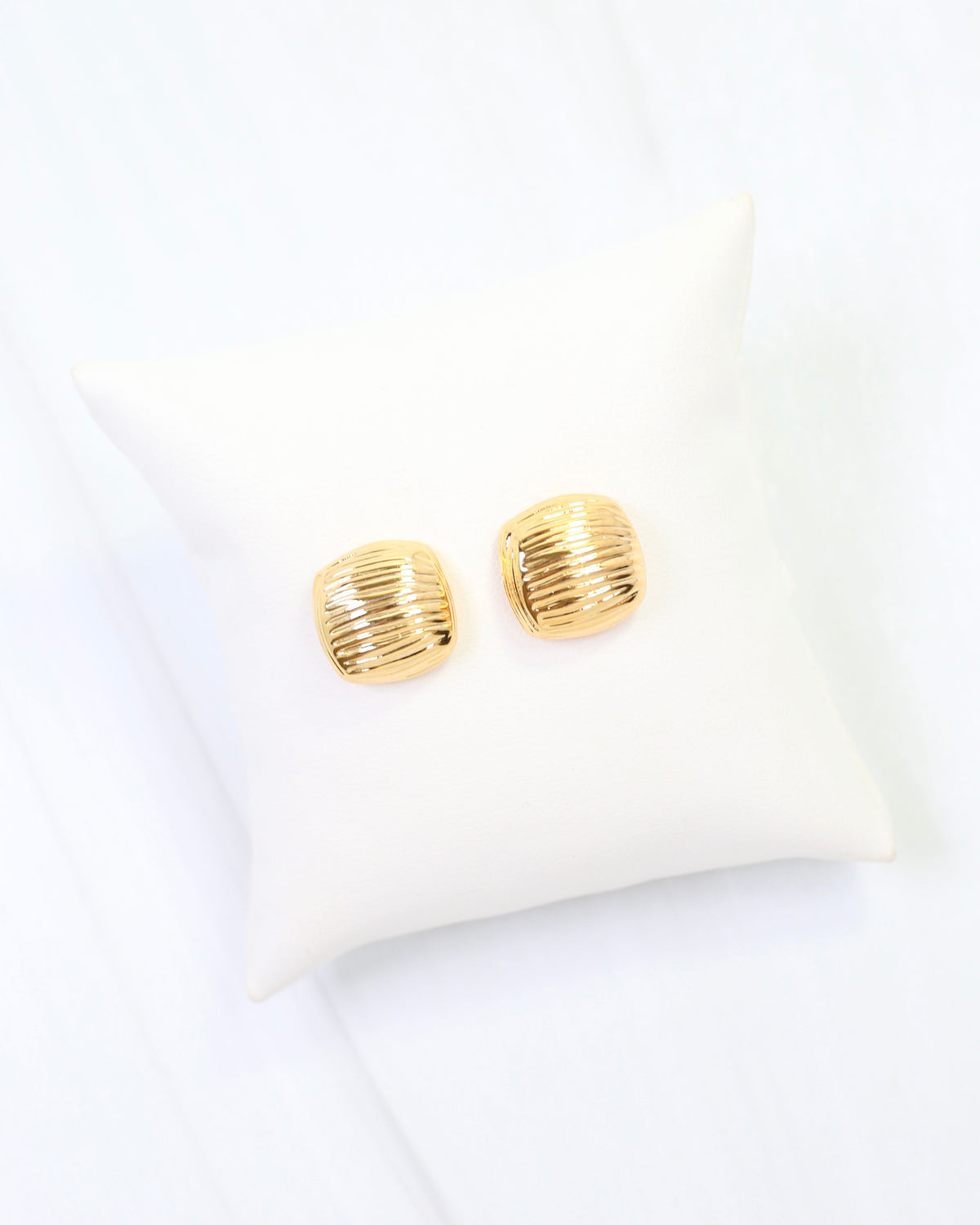 Alema Textured Stud Earring WR Gold
