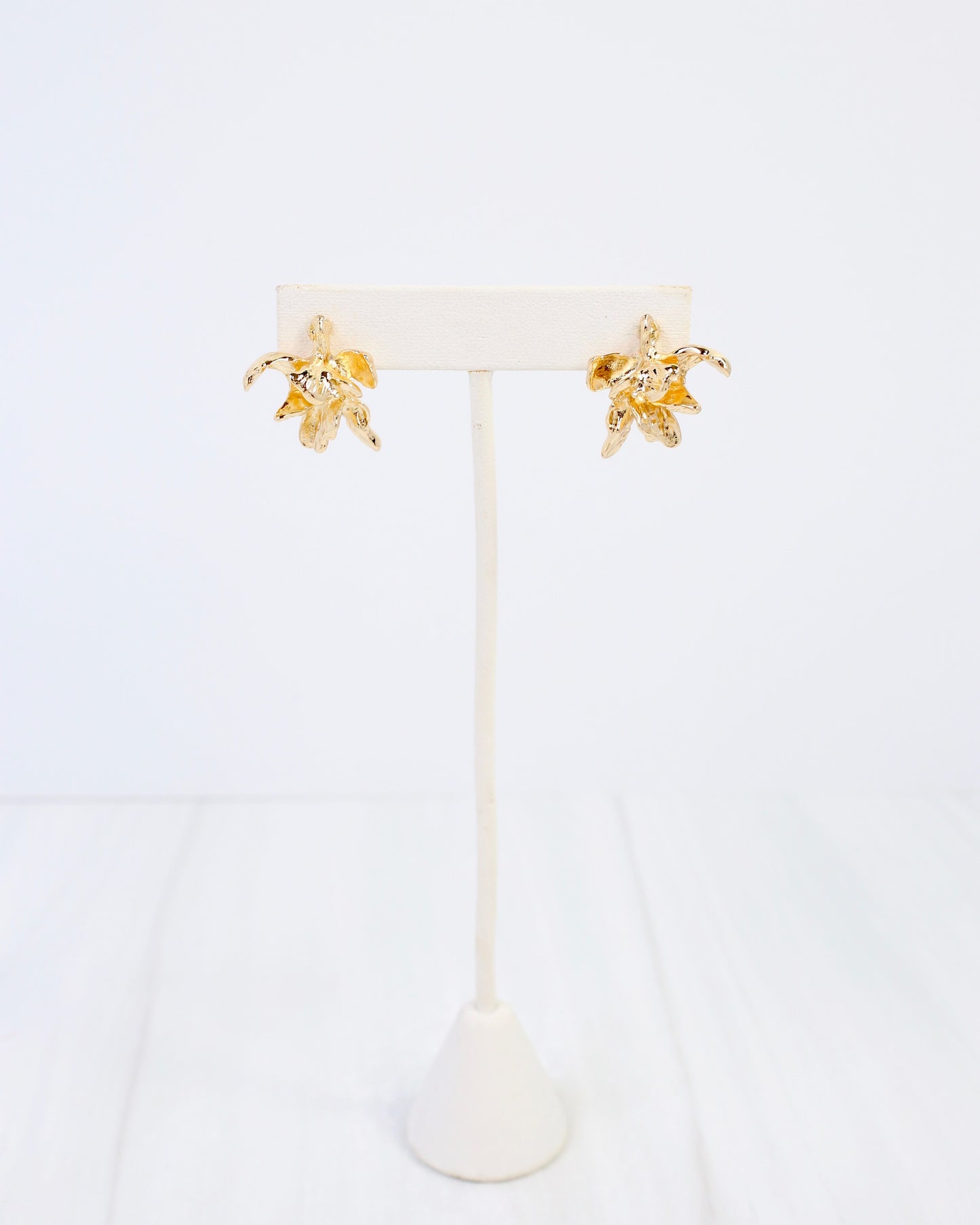 Long Branch Textured Flower Earring WR Gold