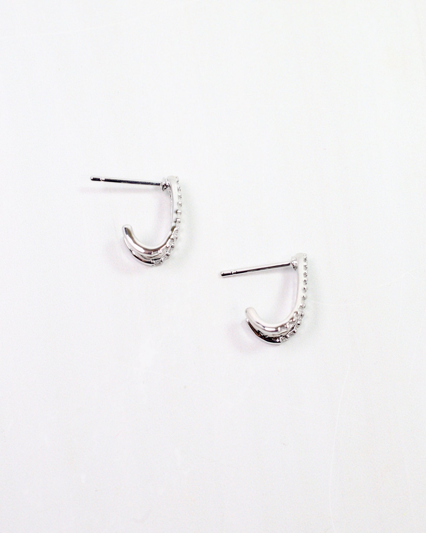 Sissy Huggie Earring Silver