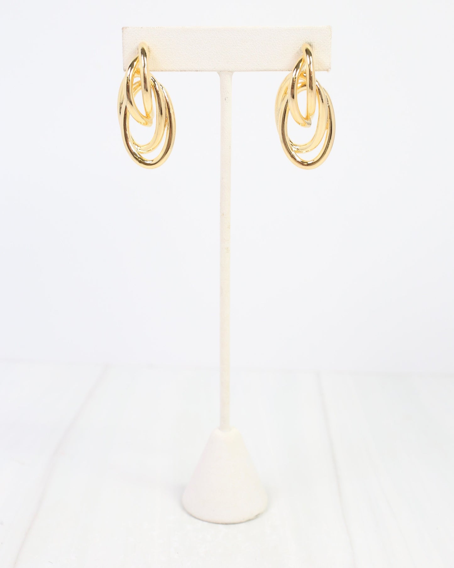 Gray Court Oval Earring Gold