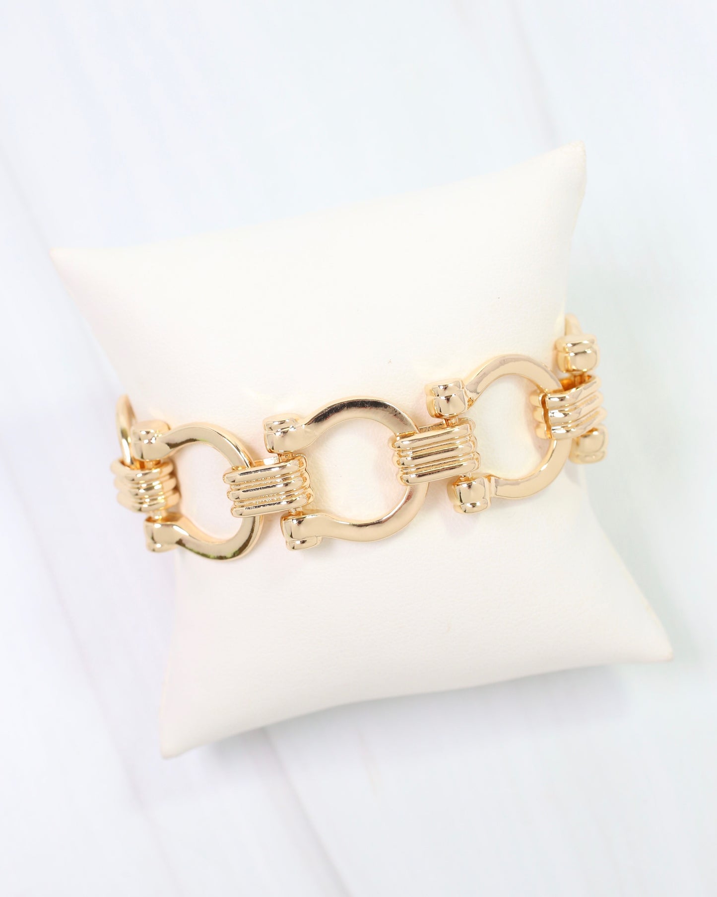 Ely Horsebit Chain Bracelet Gold