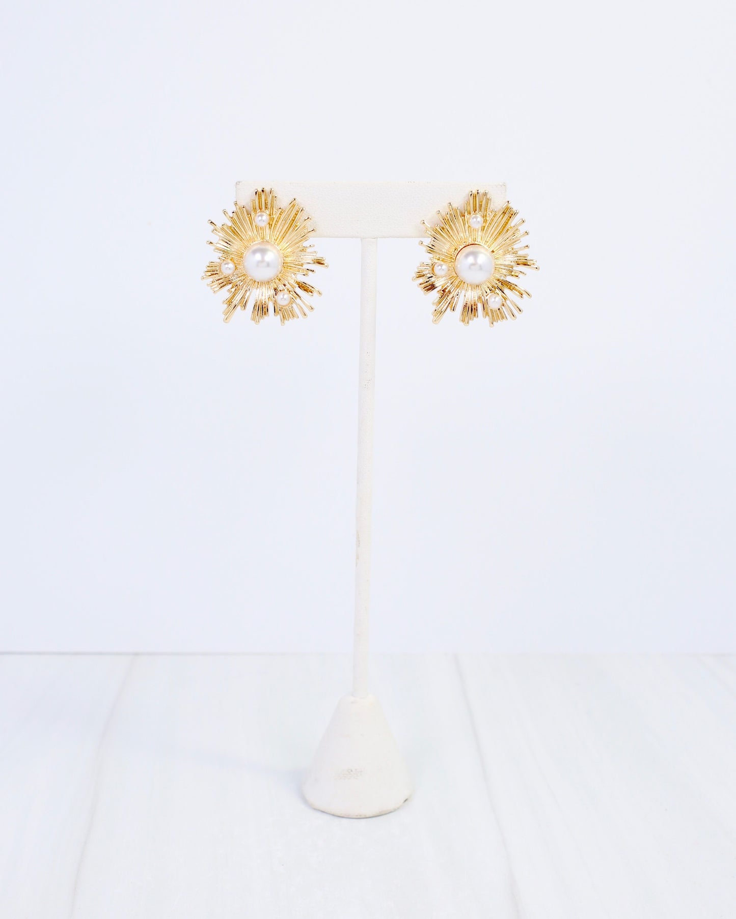 Alicia Pearl Sunburst Earring Gold