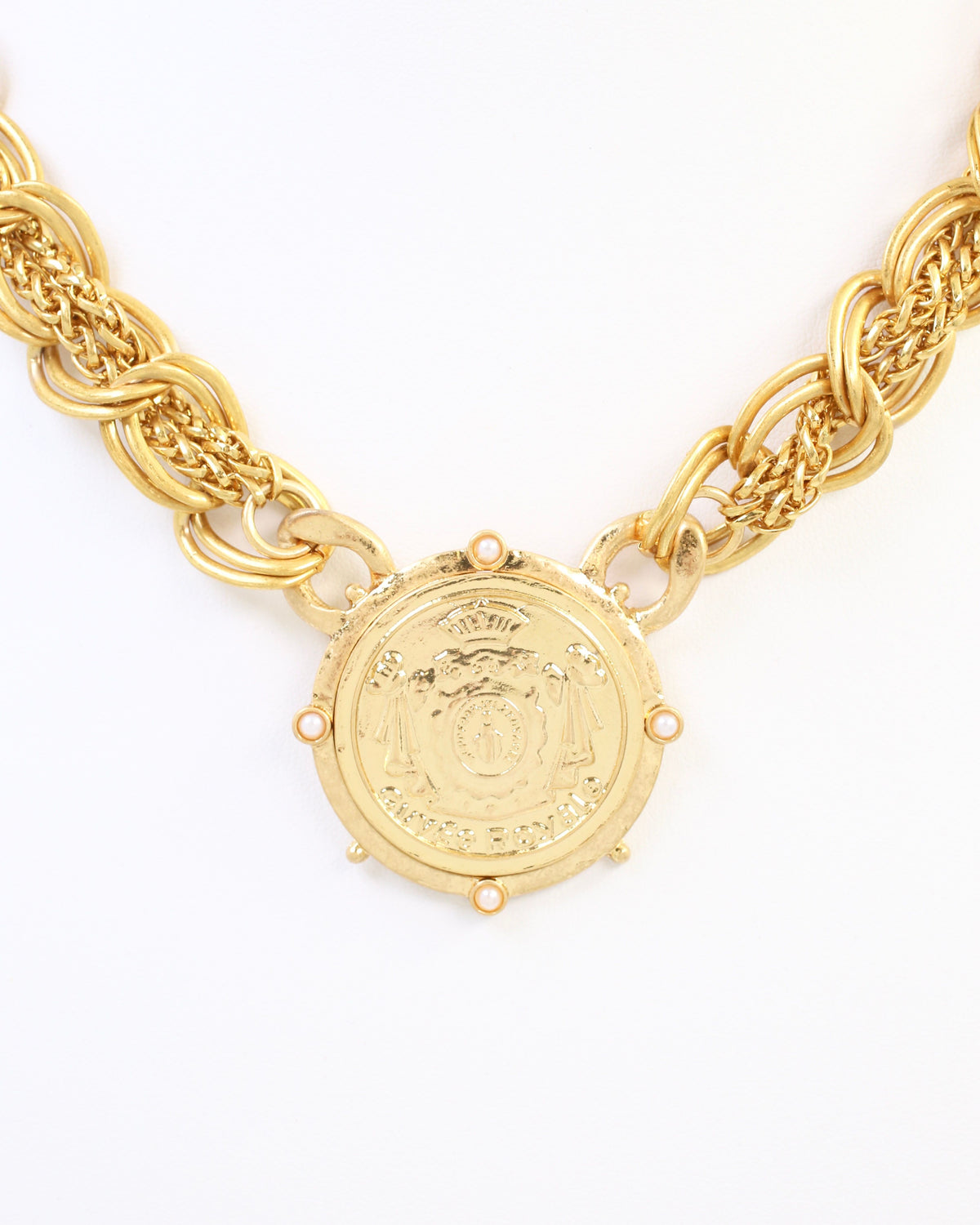 Edinburgh Medallion Pendant Necklace WRVG