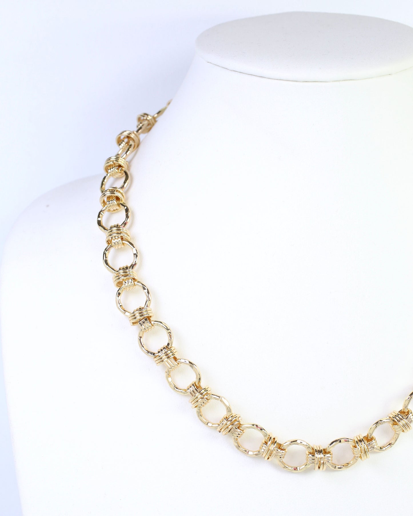 Newark Circle Link Necklace Gold