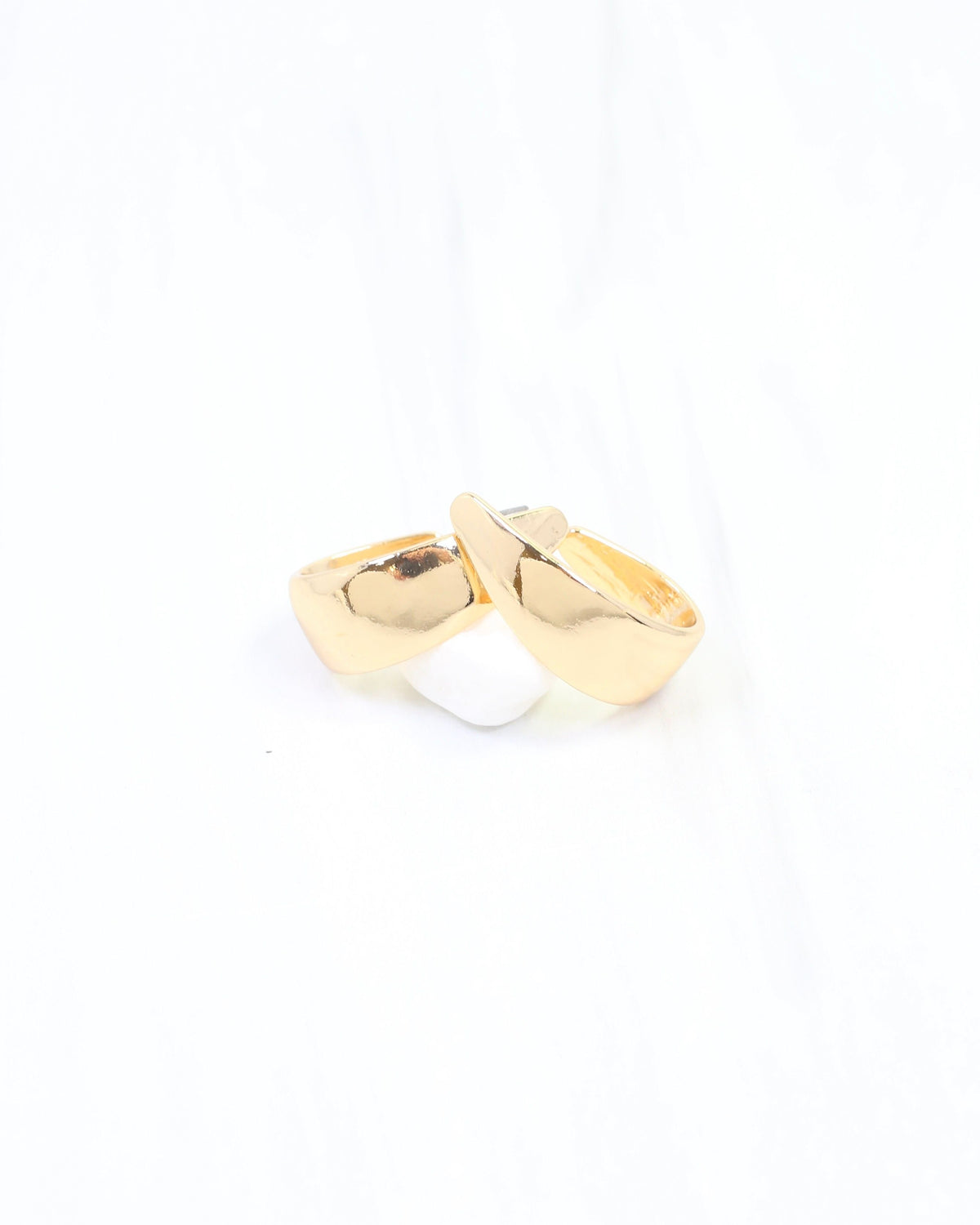 Lexa Oval Hoop Earring Gold