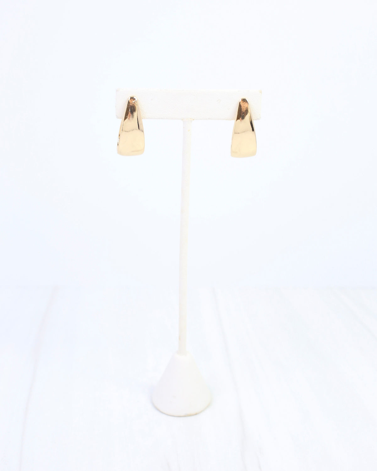 Lexa Oval Hoop Earring Gold