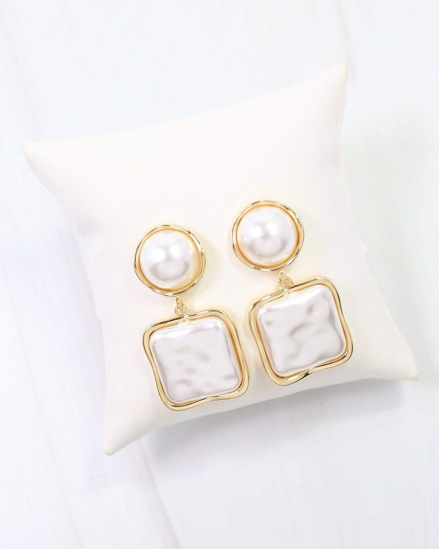Richmond Pearl Drop Earring Gold