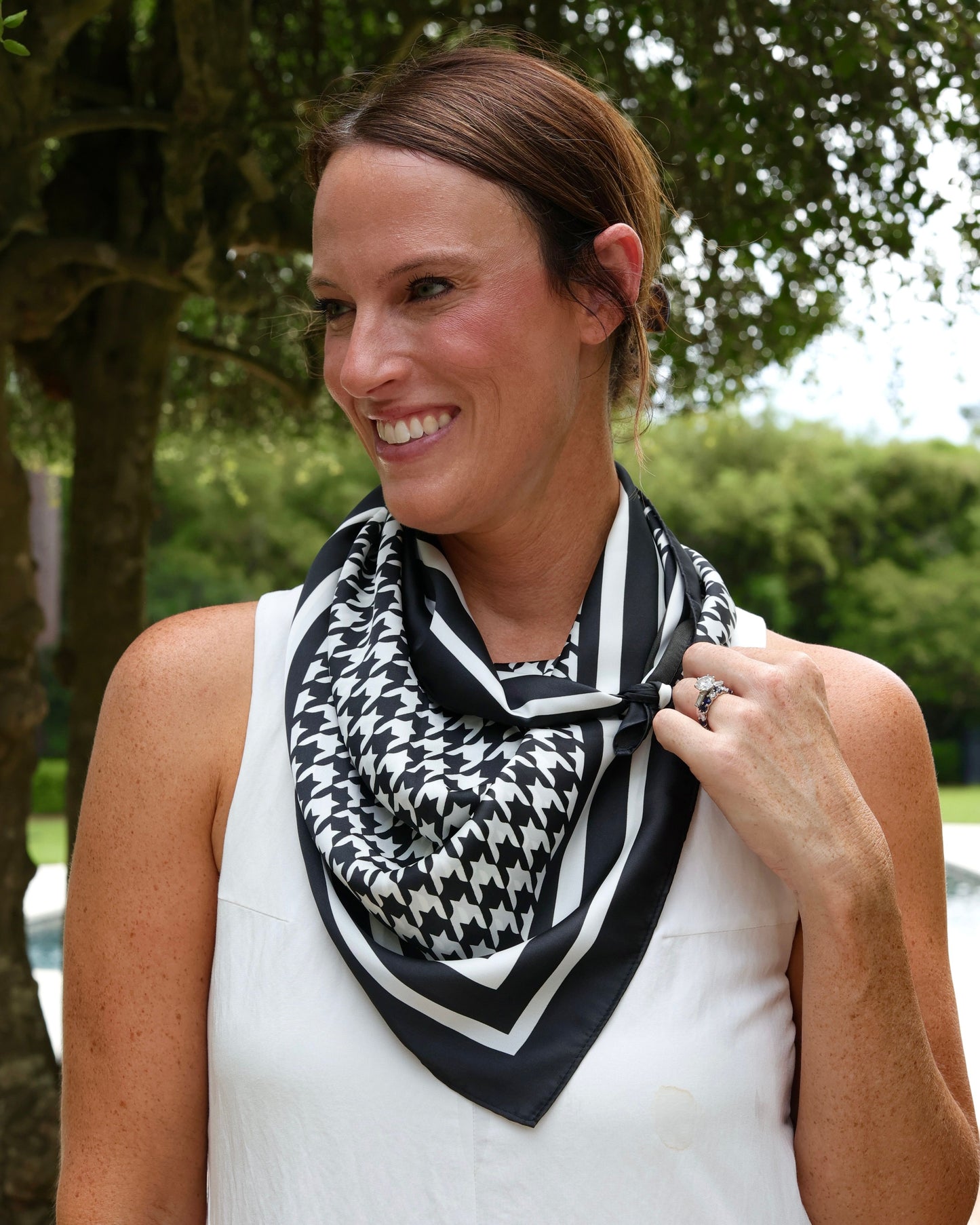 Carlton Houndstooth Scarf Large Black White