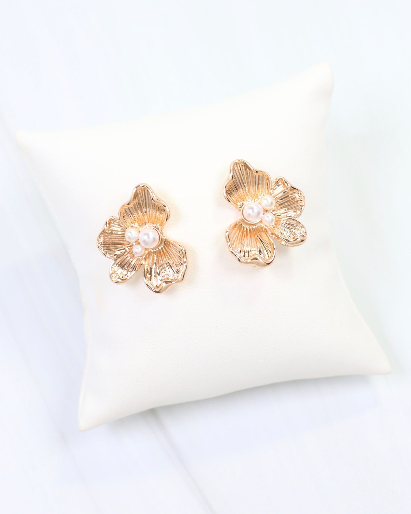 Alice Pearl Embellished Flower Earring Gold