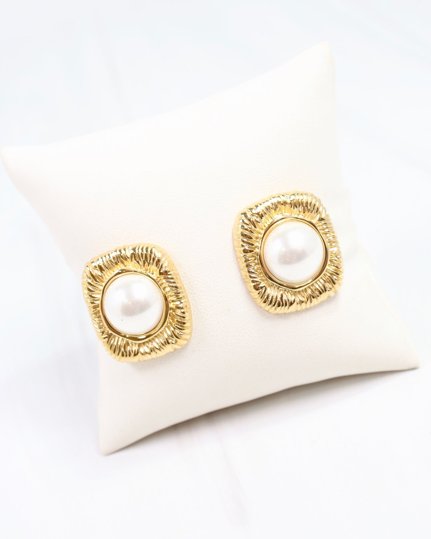 Aspen Pearl Textured Stud Earring Gold