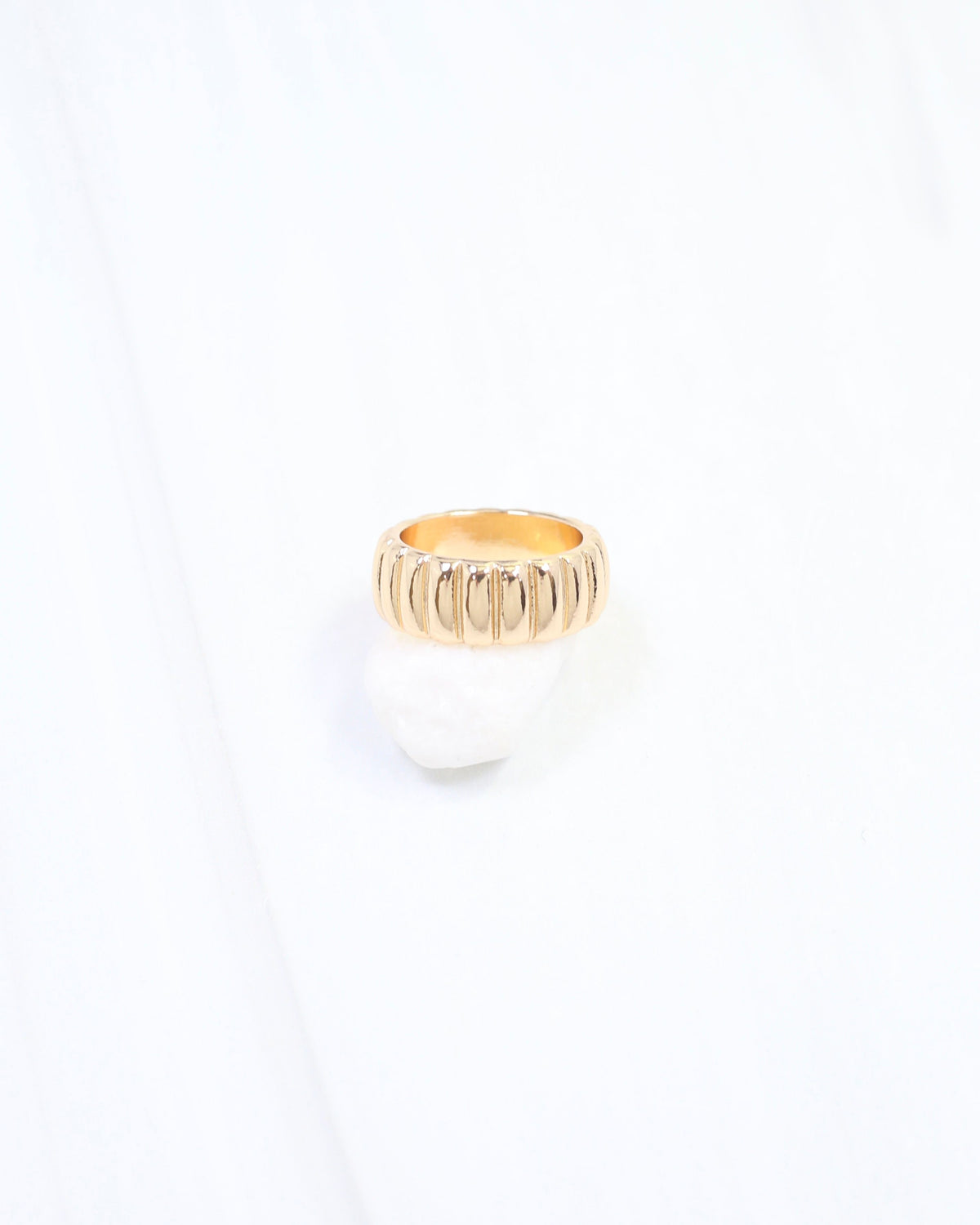 Rina Ribbed Scarf Ring Gold