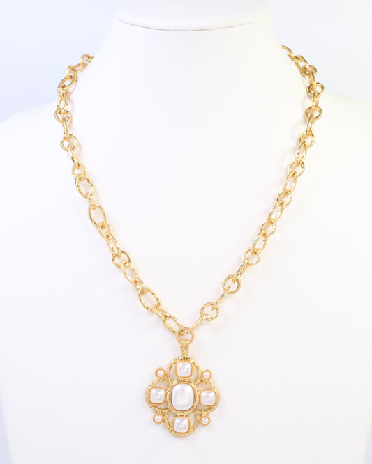 Amner Hall Pearl Clover Pendant Necklace WRVG