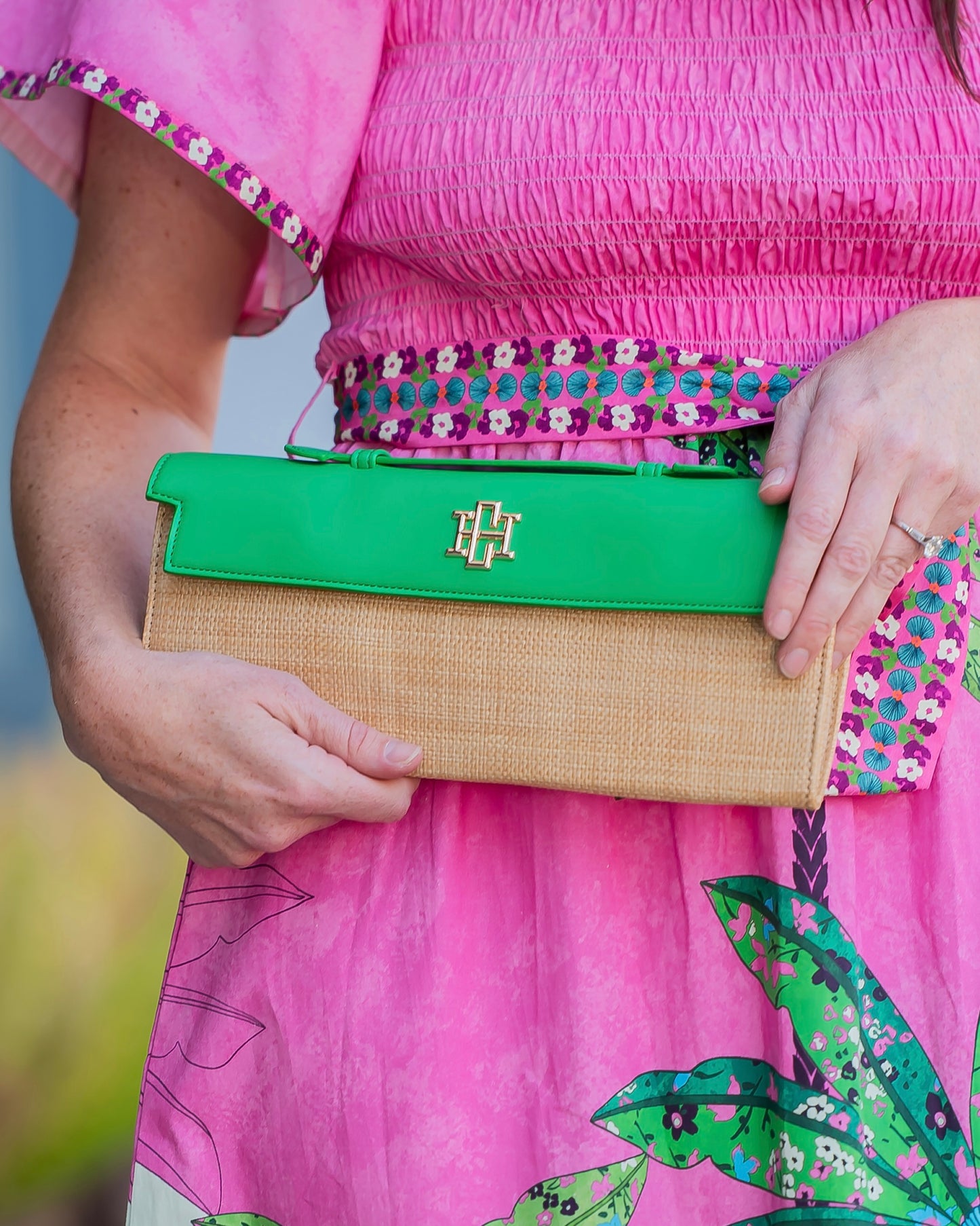 Betty Clutch Natural Kelly Green