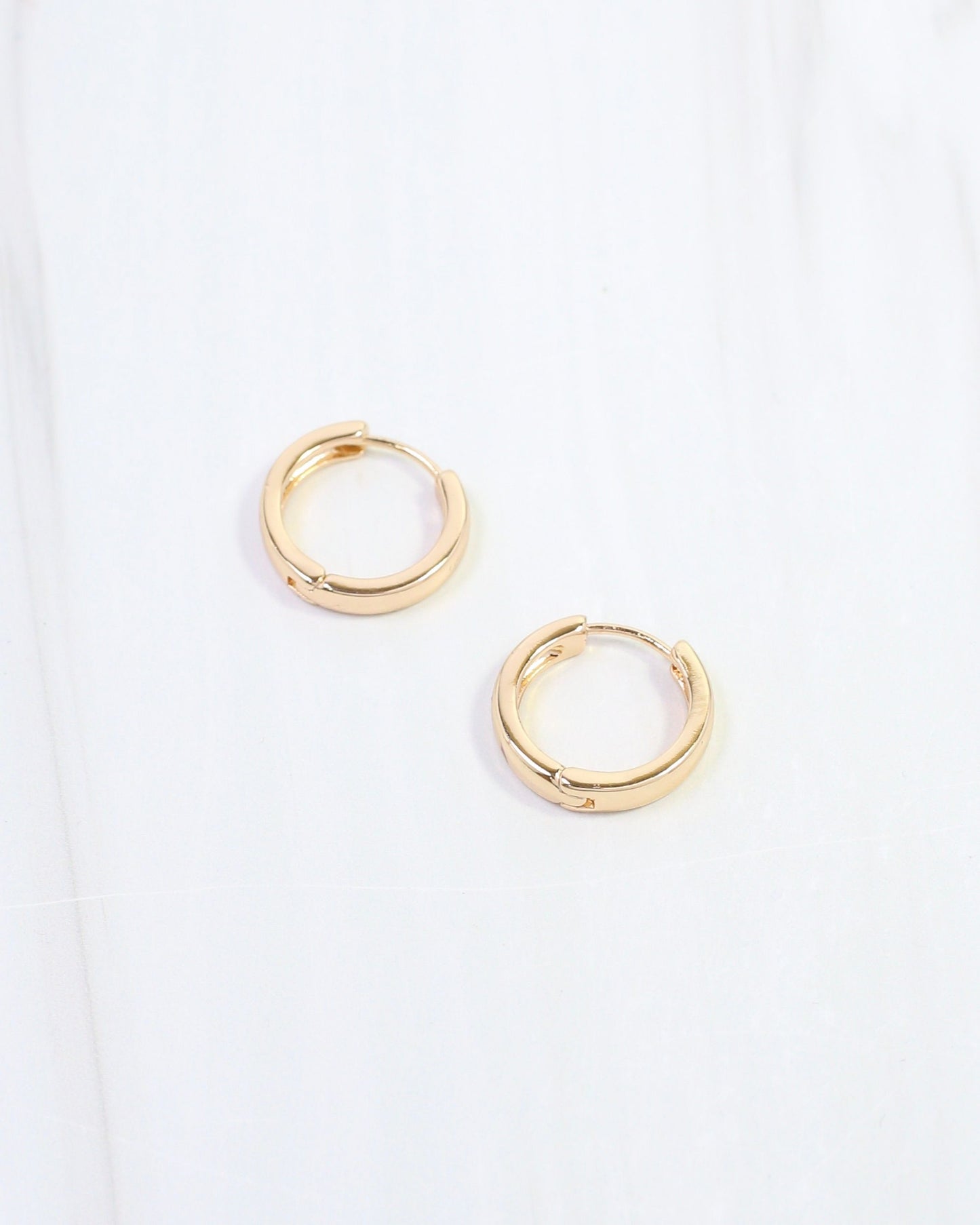 Jude Smooth Huggie Earring Gold