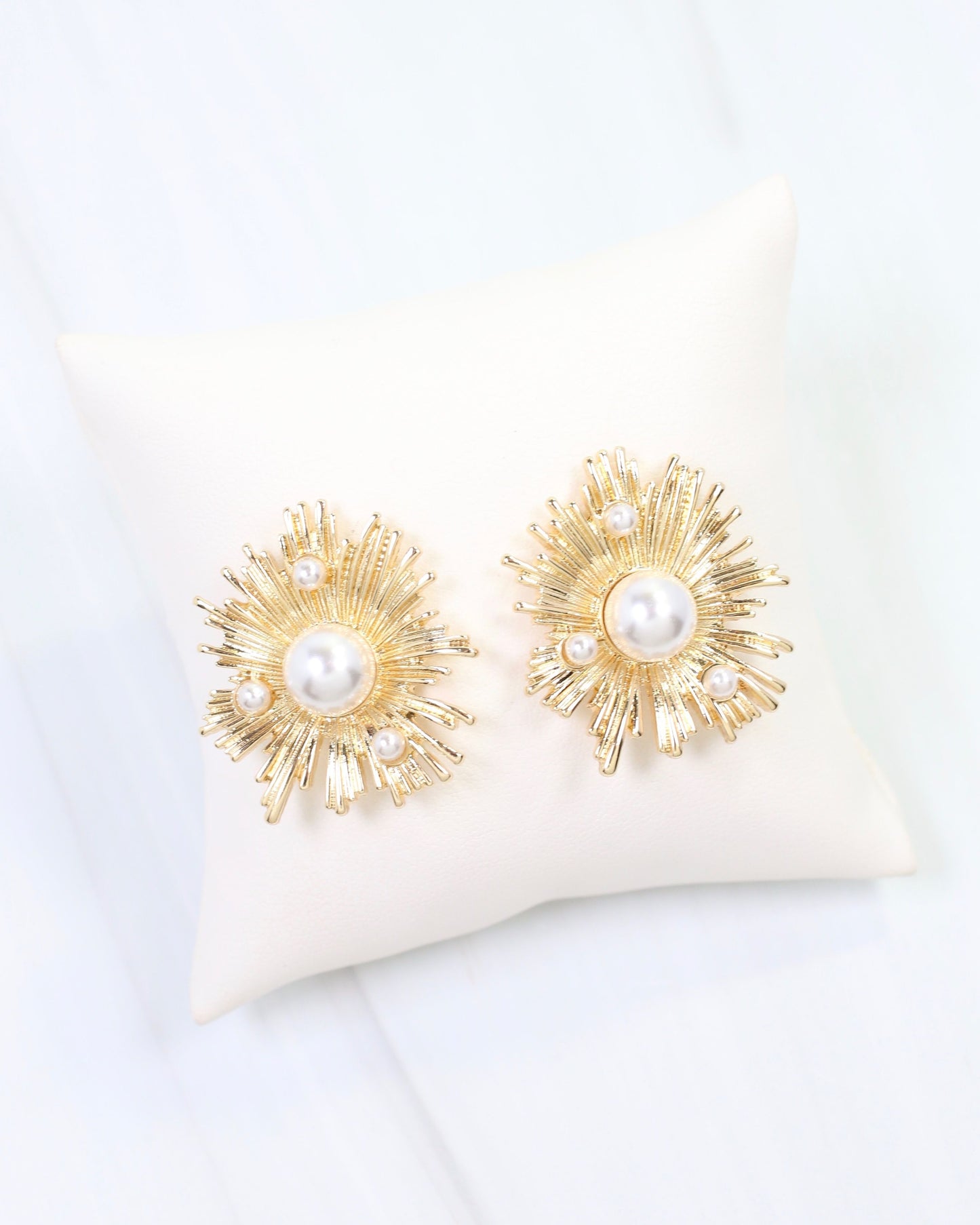 Alicia Pearl Sunburst Earring Gold