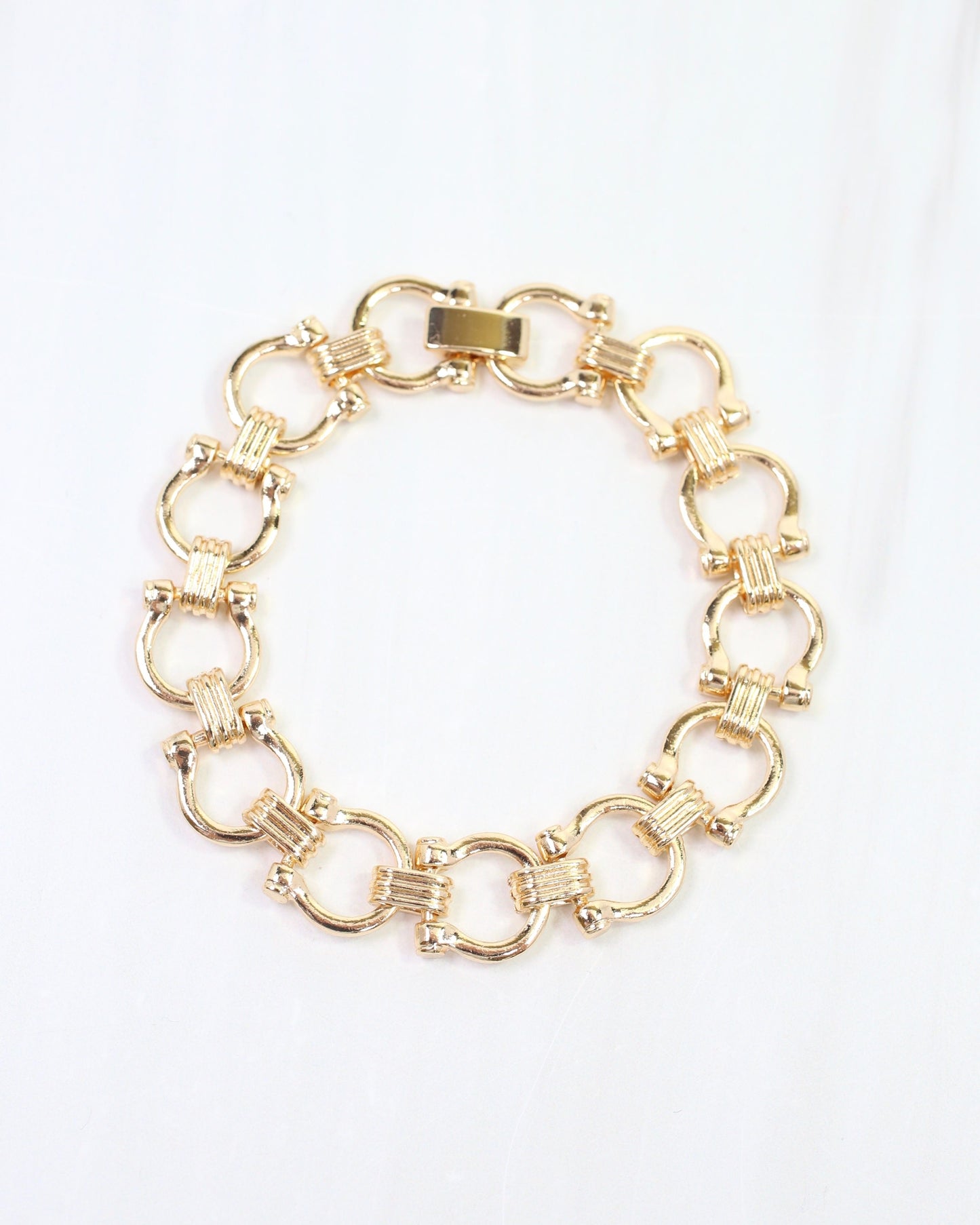 Ely Petite Horsebit Chain Bracelet Gold