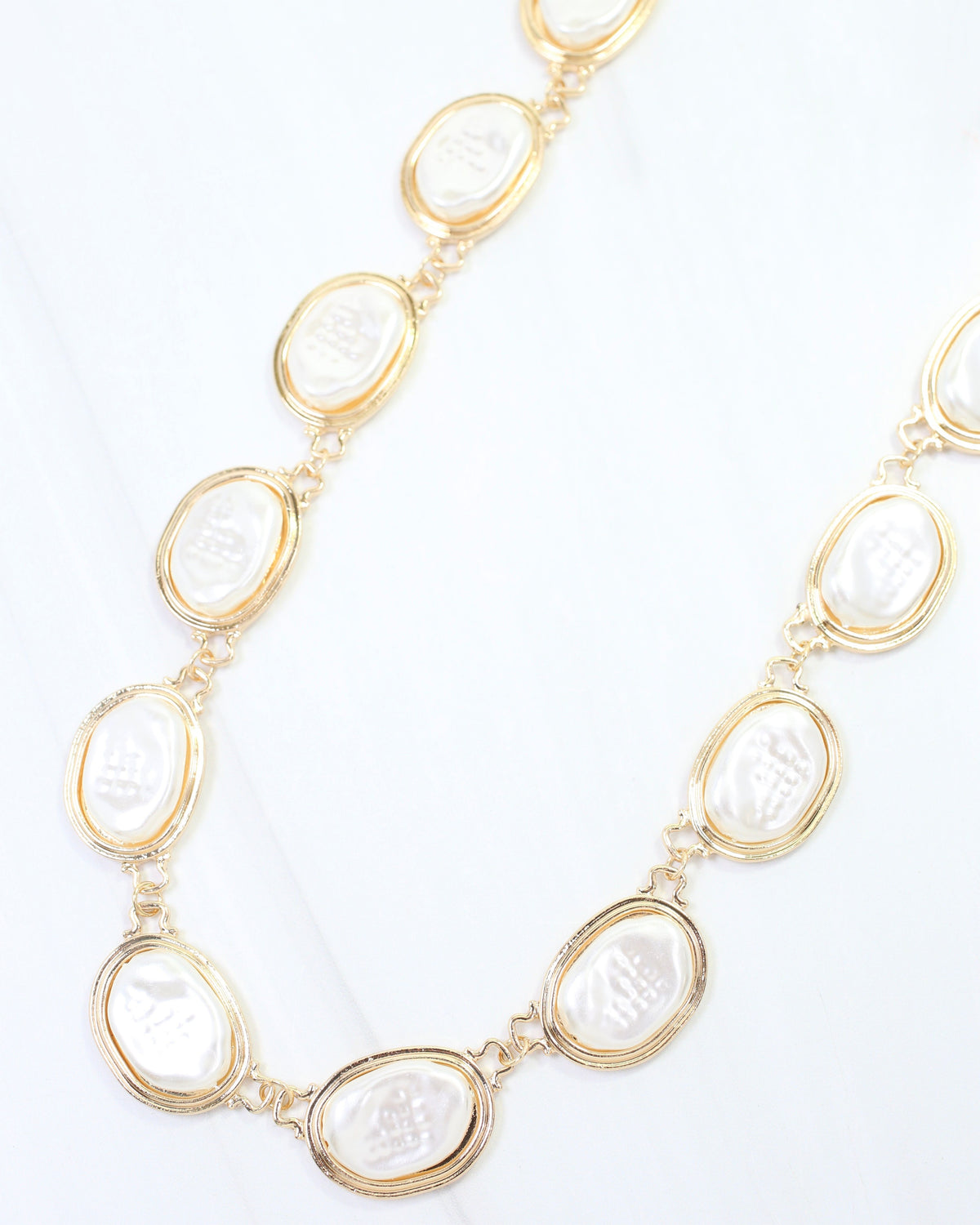 Arlet Oval Pearl Necklace Gold