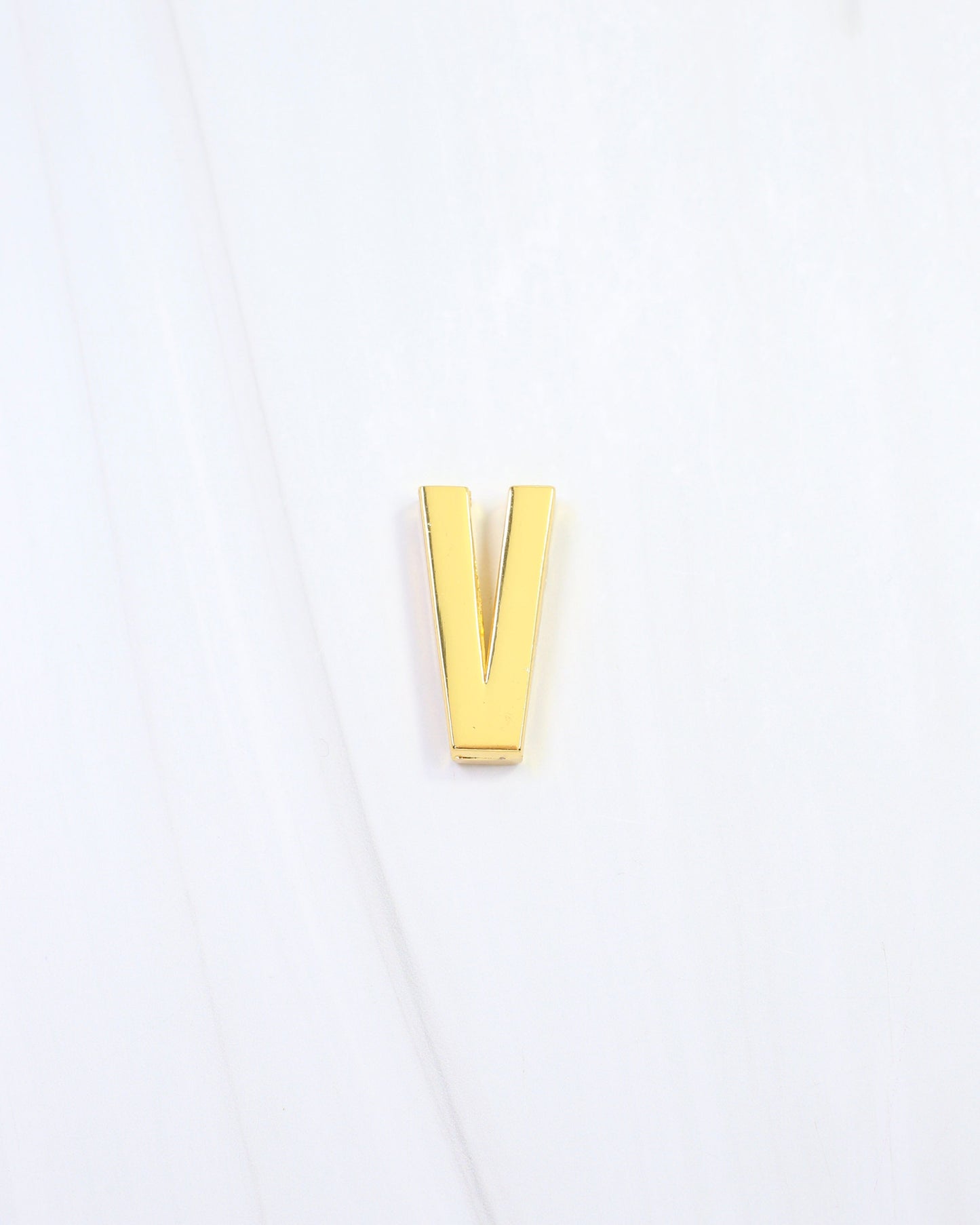 Arlett Initial Scarf Slide V Gold