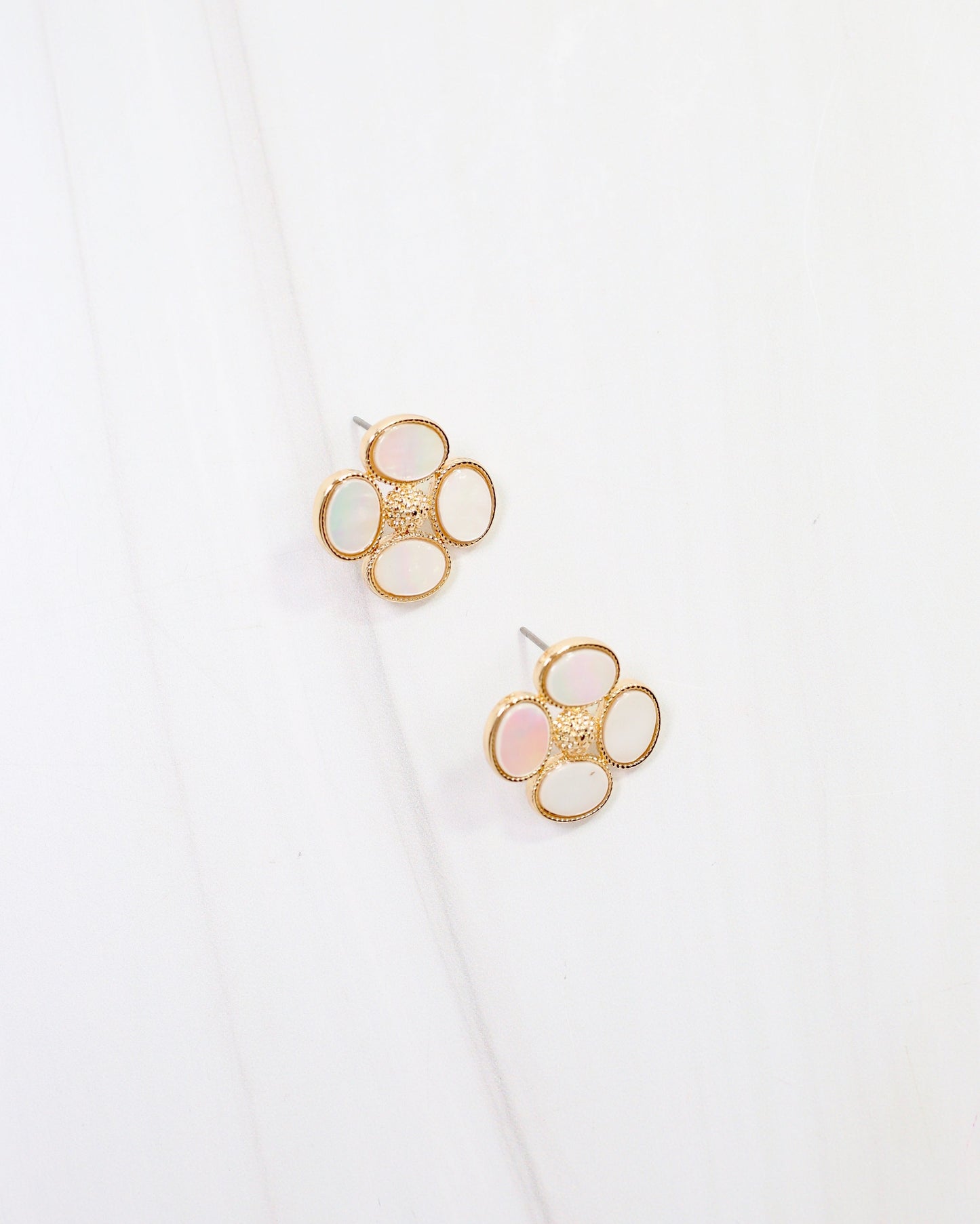 Centralia Flower Stud Earring Mother Of Pearl